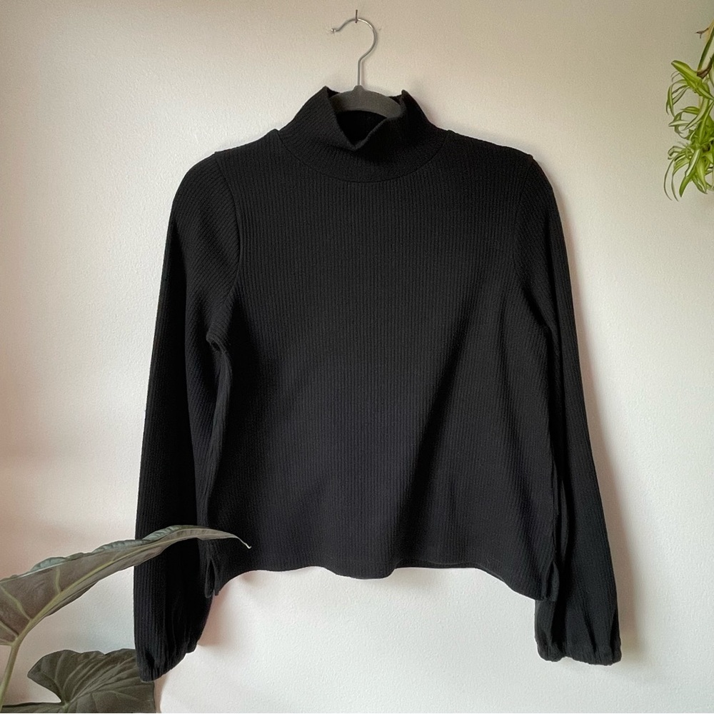Madewell black ribbed mock neck long sleeve blouse w/puff sleeves, size medium
